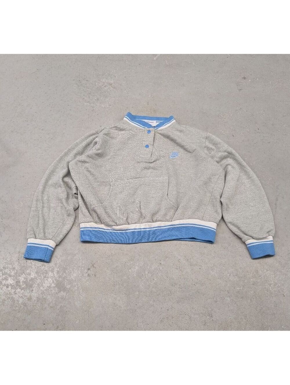 Vintage 80s Nike Women's Sportswear Crop Fit Sweatshirt